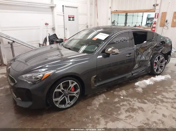 KNAE45LC9J6036357 2018 KIA STINGER - Image 2