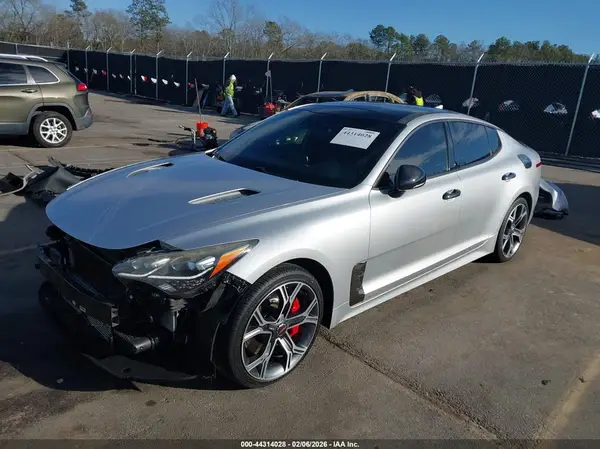 KNAE45LCXJ6018109 2018 KIA STINGER - Image 2