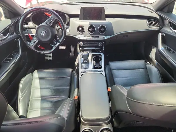 KNAE55LC1J6015953 2018 KIA STINGER - Image 8