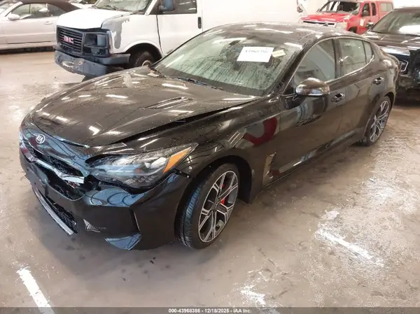 KNAE55LC1J6018934 2018 KIA STINGER - Image 2
