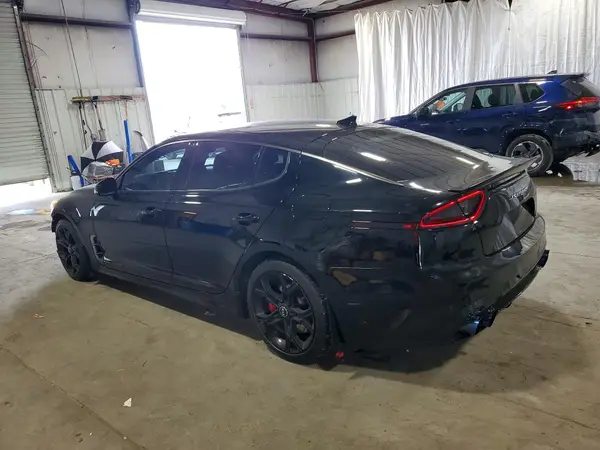 KNAE55LC1J6040285 2018 KIA STINGER - Image 2