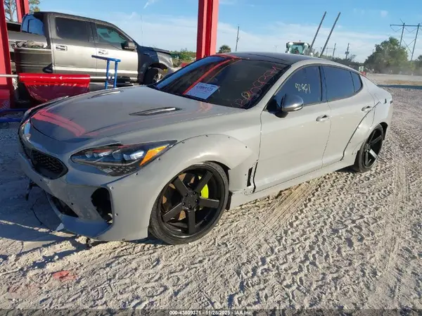 KNAE55LC1K6052244 2019 KIA STINGER - Image 2