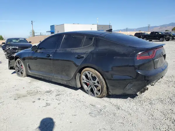 KNAE55LC2J6013063 2018 KIA STINGER - Image 2