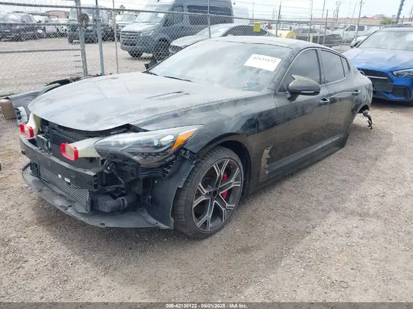 KNAE55LC2J6023690 2018 KIA STINGER - Image 2