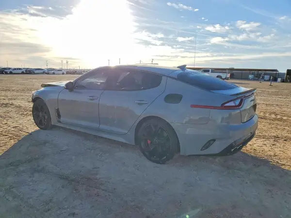 KNAE55LC2J6027755 2018 KIA STINGER - Image 2