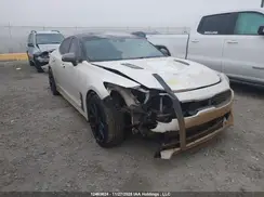 KNAE55LC2J6037623 2018 KIA STINGER