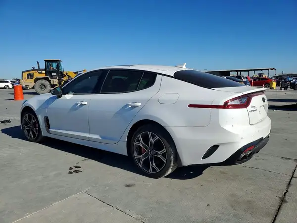 KNAE55LC2J6040246 2018 KIA STINGER - Image 2