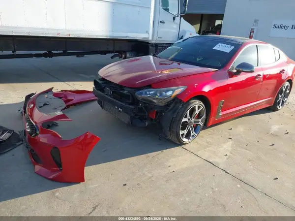 KNAE55LC3J6037209 2018 KIA STINGER - Image 2