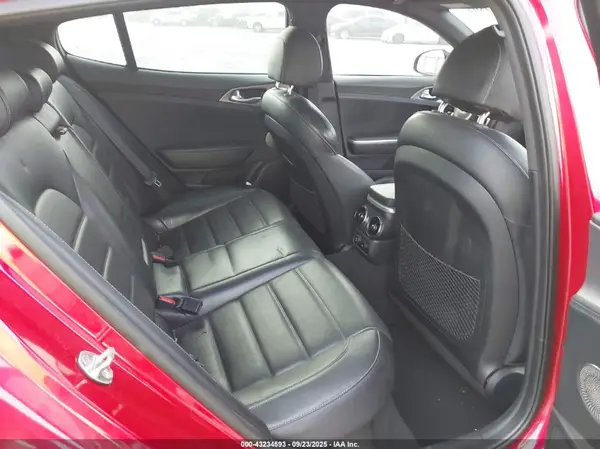 KNAE55LC3J6037209 2018 KIA STINGER - Image 8