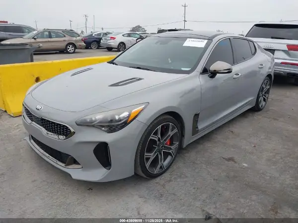 KNAE55LC3J6038893 2018 KIA STINGER - Image 2