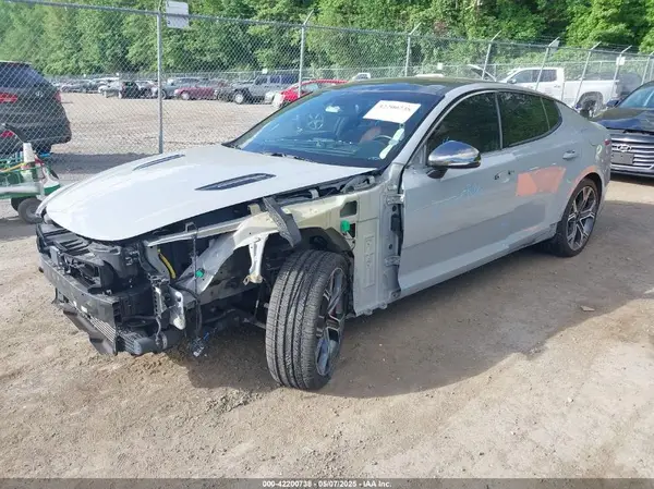 KNAE55LC4J6022475 2018 KIA STINGER - Image 2