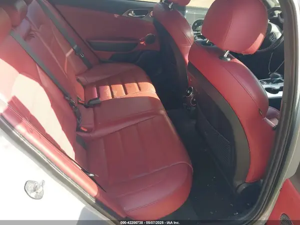 KNAE55LC4J6022475 2018 KIA STINGER - Image 8