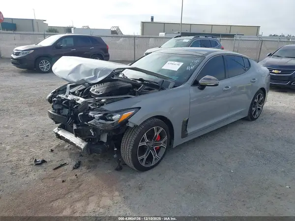 KNAE55LC4J6023318 2018 KIA STINGER - Image 2