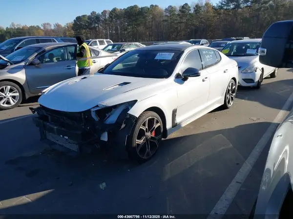 KNAE55LC4J6023464 2018 KIA STINGER - Image 2