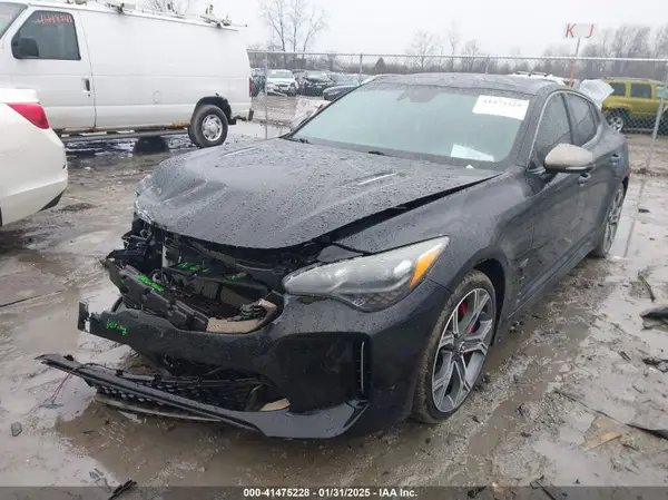 KNAE55LC4J6025215 2018 KIA STINGER - Image 2