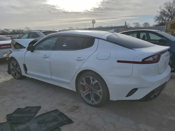 KNAE55LC5J6018001 2018 KIA STINGER - Image 2