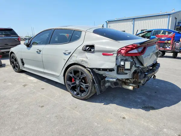 KNAE55LC5J6024378 2018 KIA STINGER - Image 2