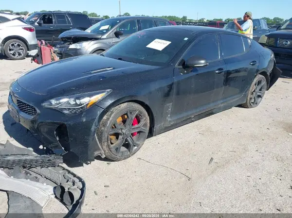 KNAE55LC6J6025216 2018 KIA STINGER - Image 2