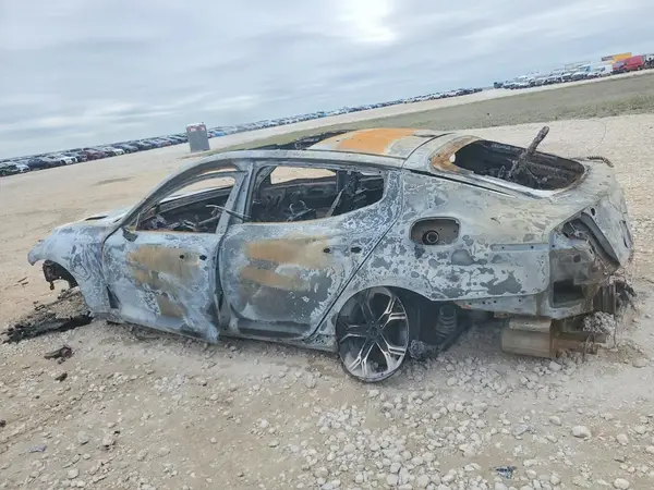 KNAE55LC6J6027774 2018 KIA STINGER - Image 2