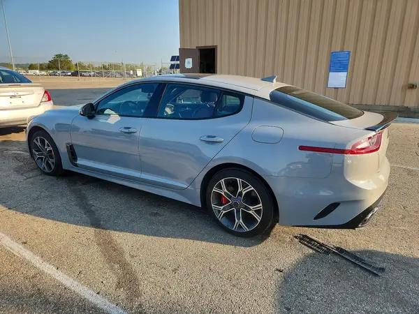 KNAE55LC6J6040296 2018 KIA STINGER - Image 2