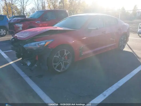 KNAE55LC7J6010644 2018 KIA STINGER - Image 2