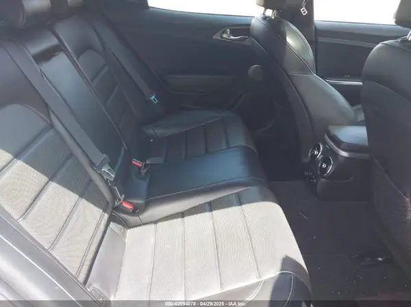 KNAE55LC7J6030974 2018 KIA STINGER - Image 8