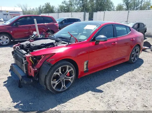 KNAE55LC8J6010636 2018 KIA STINGER - Image 2