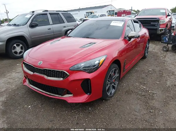 KNAE55LC8J6019076 2018 KIA STINGER - Image 2