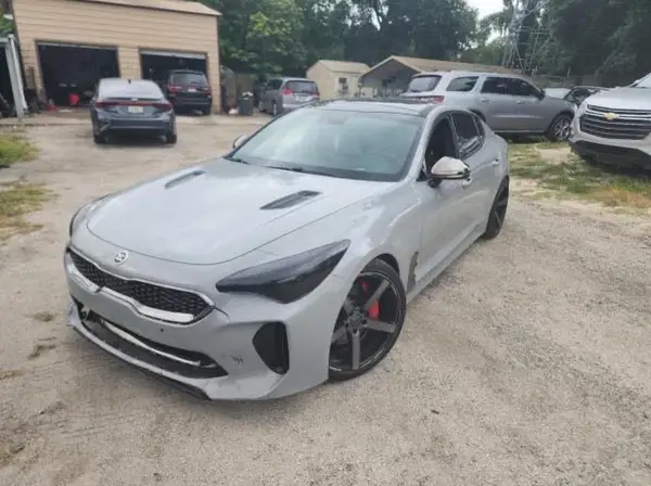 KNAE55LC8J6023399 2018 KIA STINGER - Image 2
