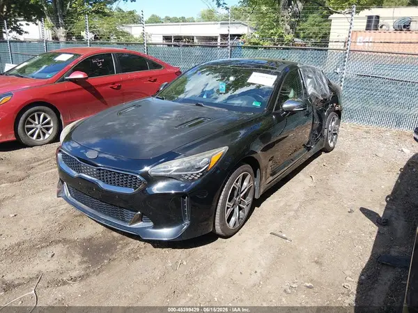 KNAE55LC9J6015697 2018 KIA STINGER - Image 2