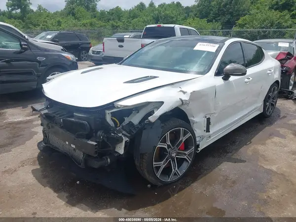 KNAE55LC9J6017952 2018 KIA STINGER - Image 2