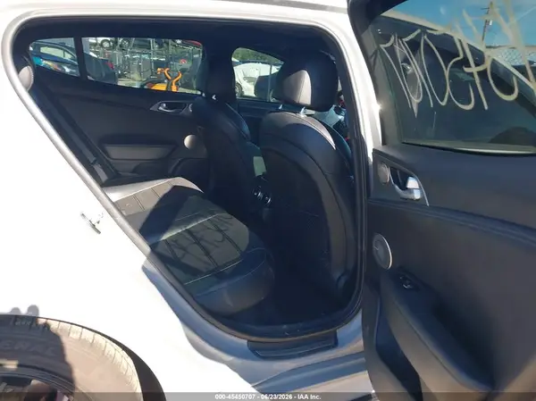 KNAE55LC9J6030488 2018 KIA STINGER - Image 8