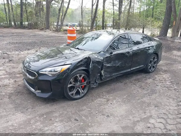 KNAE55LCXJ6017197 2018 KIA STINGER - Image 2