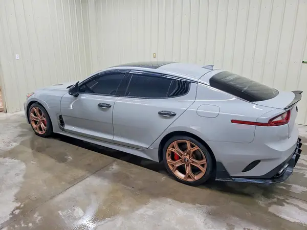 KNAE55LCXJ6018320 2018 KIA STINGER - Image 2