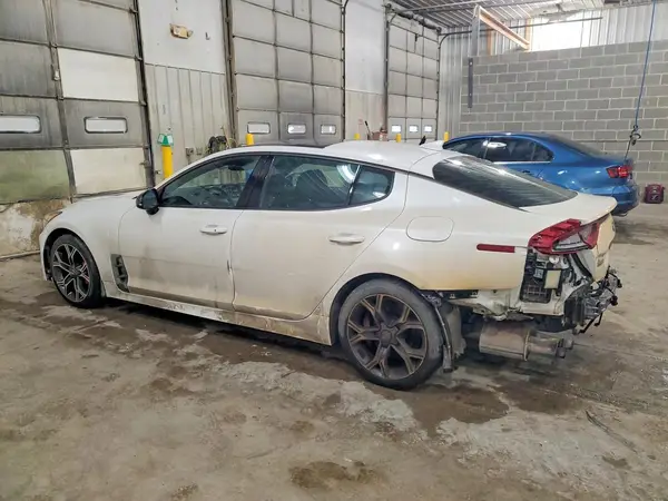 KNAE55LCXJ6026787 2018 KIA STINGER - Image 2