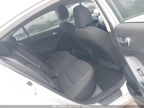 KNAFK4A60G5446108 2016 KIA FORTE - Image 8