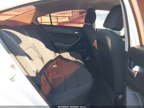 KNAFK4A60G5459828 2016 KIA FORTE - Image 8