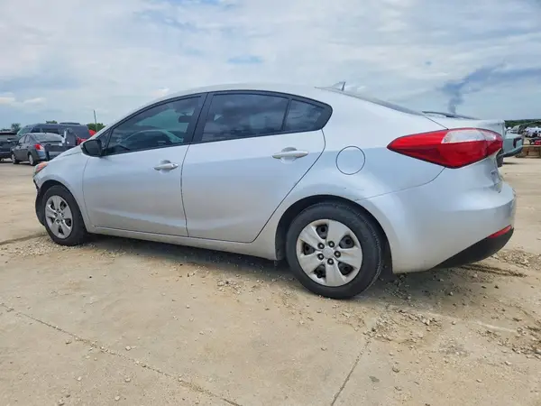 KNAFK4A60G5461031 2016 KIA FORTE - Image 2