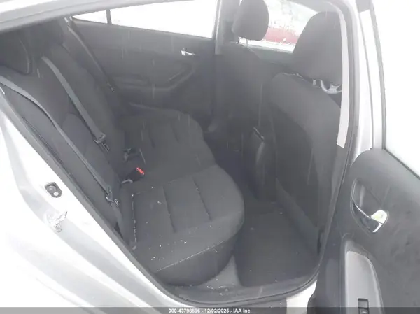 KNAFK4A60G5469517 2016 KIA FORTE - Image 8
