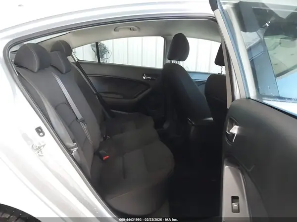 KNAFK4A60G5479092 2016 KIA FORTE - Image 8