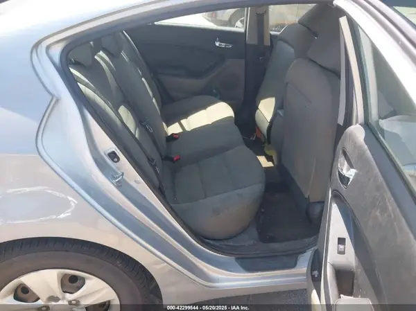 KNAFK4A60G5483255 2016 KIA FORTE - Image 8