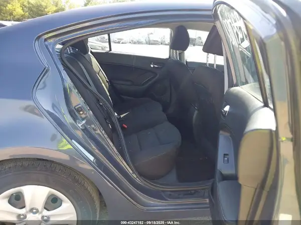 KNAFK4A60G5487497 2016 KIA FORTE - Image 8