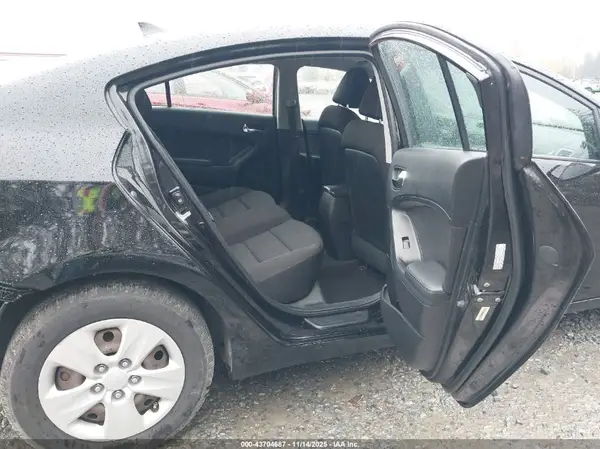 KNAFK4A60G5500328 2016 KIA FORTE - Image 8