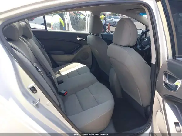 KNAFK4A60G5500538 2016 KIA FORTE - Image 8