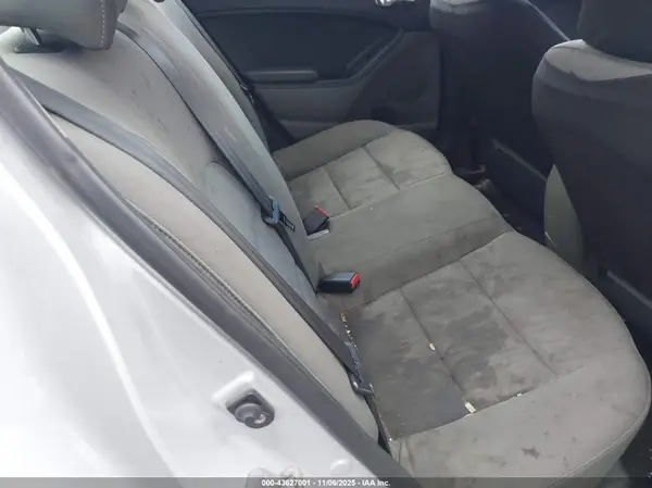 KNAFK4A60G5515623 2016 KIA FORTE - Image 8