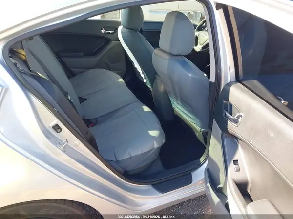 KNAFK4A60G5520207 2016 KIA FORTE - Image 8