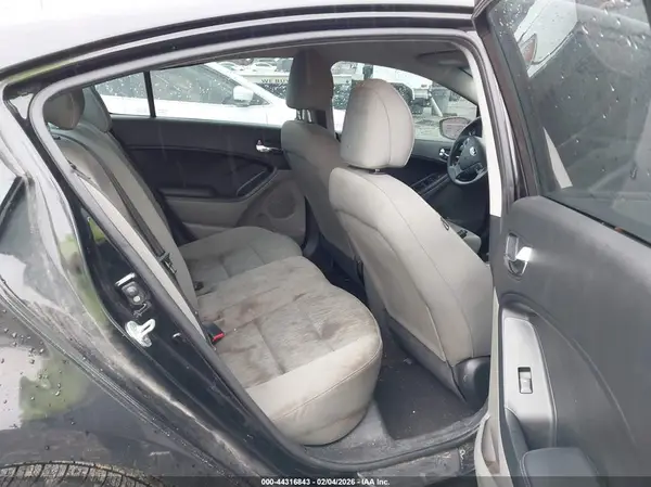 KNAFK4A60G5521048 2016 KIA FORTE - Image 8