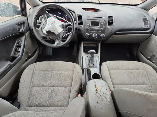 KNAFK4A60G5532633 2016 KIA FORTE - Image 8