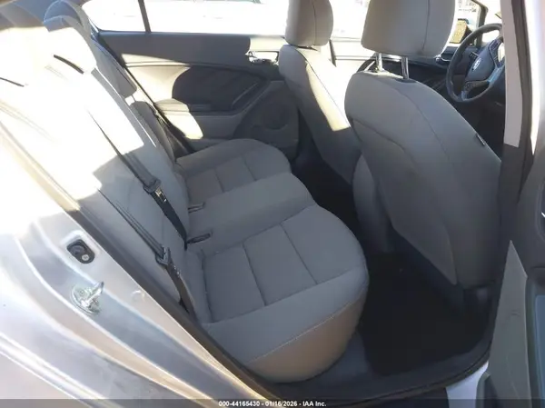 KNAFK4A60G5538111 2016 KIA FORTE - Image 8