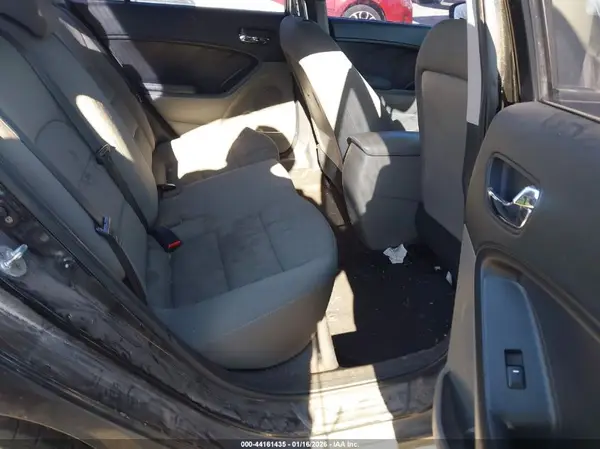 KNAFK4A60G5538903 2016 KIA FORTE - Image 8